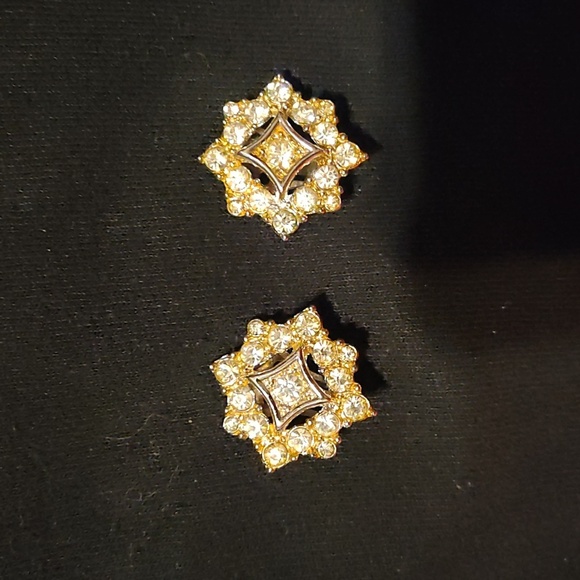 Rhinestone and silvertone clip-on earrings - Picture 1 of 2
